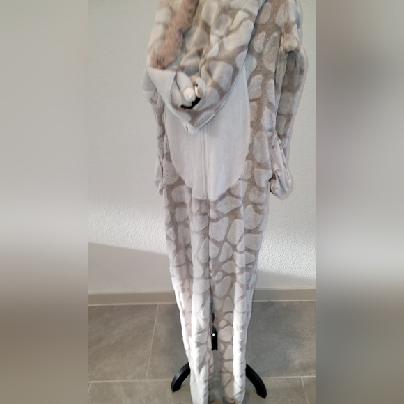 Secret Treasures Giraffe Onesie pajamas (M) - Picture 14 of 14